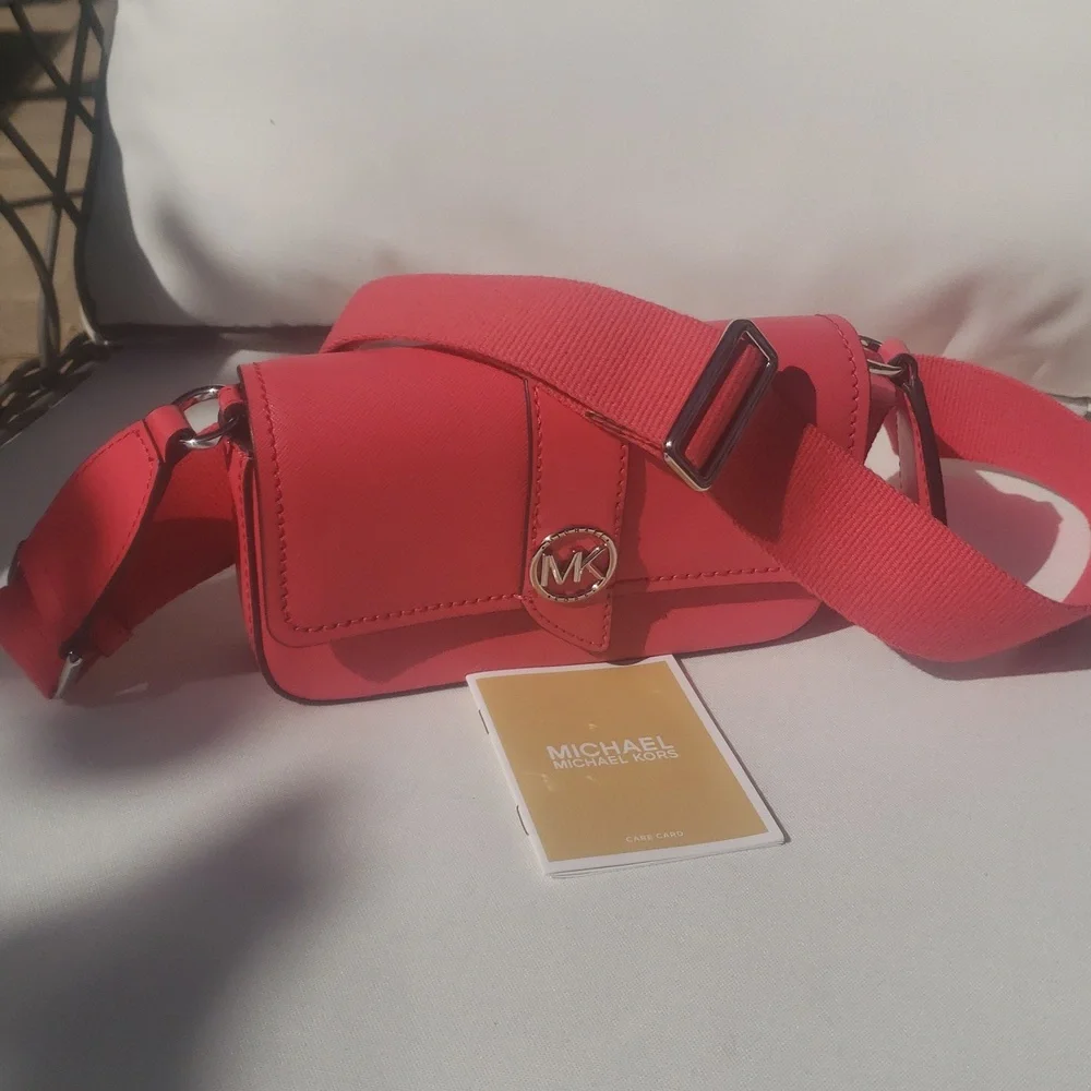 💟Michael Kors Coral Sling Bag NWT